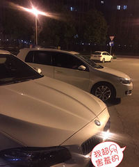 �����ˣ����ڳ���������һƿ��ţ