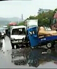 �����ϡ� �������ֳ�����ײ��С��������ͷ������δ��ȳ���