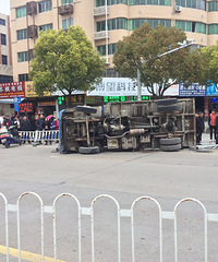 ·�Ż������ǻ����෭�����ѹ��һ��ɨ�ص�