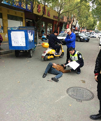 ����С���ֳ����ˣ��Լ����������˲�������˾Ȼ���