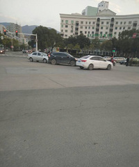 �����ϡ���·���̵�����ײ