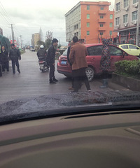 �����ϡ�һ����İѵ綯��ײ��