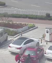 Ů˾��̫�ͣ�ͣ������λ����̧