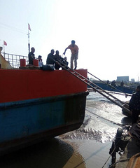 ˮ����ͷ�洬������ը