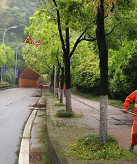 ���³��ˣ������ڷ������͸���������ʦ