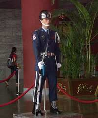 ��ǿ������Ϯ Ҧүү��8��7��̨��֮��