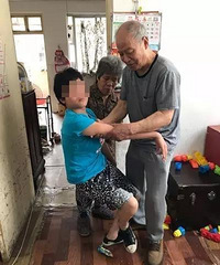 "#最暖台州城#台州两老人照顾脑瘫外孙女,全小区邻居见证奇迹"