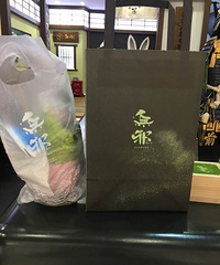 ��ҹ������Ů�ͳԵ� ��ȴ������ �о����鱻��̤