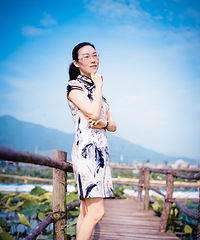 接天莲叶无穷碧 风姿绰约荷池中