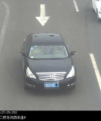 被查,丢下儿子就跑