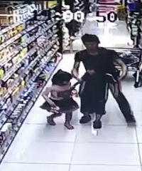 男子猥琐幼女被拘