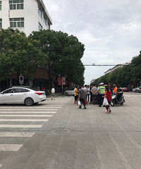 �����ϡ��������Ժ�ſڹβ��¹ʣ��⵽��˭�����Σ�