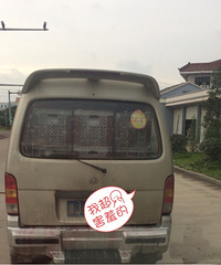 �����ϡ��������һ·��һ·��©��ɫ��Һ�壬��Ȼ�ǡ�