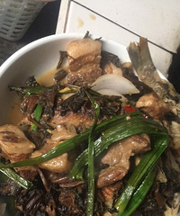 "又是一锅梅干菜烧鲫鱼"