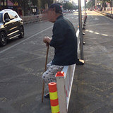 坐这儿等出租车!