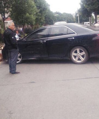 �����ϡ�ֱ�г�����������ôײ�ϵģ�