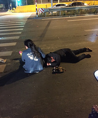 �����ϡ�����Ŀ��һĦ�г�����ƣ���һ������ʻ�Ľγ�ײ��