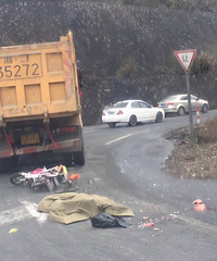 �͸ոգ��ٺ������ŵ�·�Ϸ��������ˣ��Ҳ��̶�