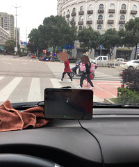 �����ϡ�ĸ���������㱳��Ϊ��ĬĬ����