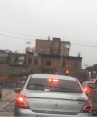 �����������¶���β����һ�ߣ����ǻ��˻��Ƿ����˵������