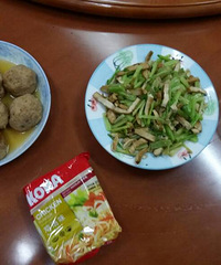 食堂偷点菜下面