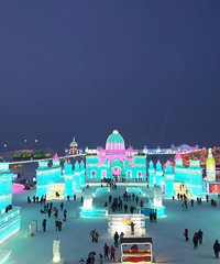 大羽绒服、雷锋帽、雪地靴的肯定是南方人