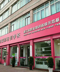 "和婴康孺家政提供专业月嫂,育婴师,催乳师,小儿推拿师等"
