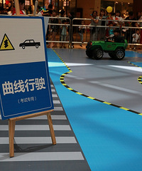 ��ལ�4.6�����㳡���������У����ļС��ʻԱ����