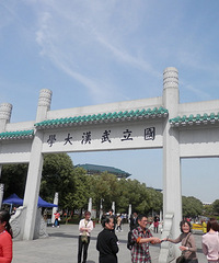 武大樱花 要预约哦 晚了就没名额了 做这事还会被通报