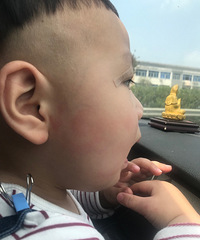 "我以为皮肤过敏,万万没想到你是偷涂口红!"
