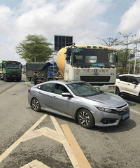 ���۸��᡿����¹ʣ�С�����ж������Σ�