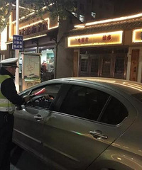 ���Ӿٱ����ˡ��Ƽݡ� ����Լ�ȴ�����´���