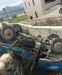 ��������ֱײ�����������Ľų�����