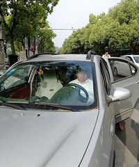 С��˾����ײ����̬�Ȼ���ô����