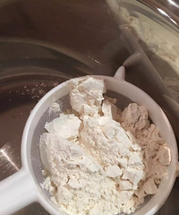 自制改良版阳糕饼 记得及时翻面