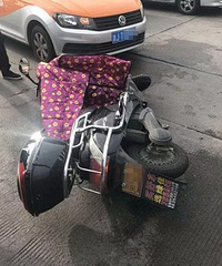 ��綯����ĸŮ�����⳵ײ ����ȴ�϶�����ȫ��