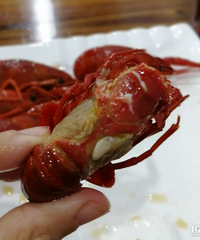 今年第一顿小龙虾自己烧 抽了筋感觉没弹性