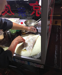 平桥很赞的卷皮凉皮,更赞的是摊主的……