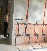 看下游戏控的书房插座 五台电脑