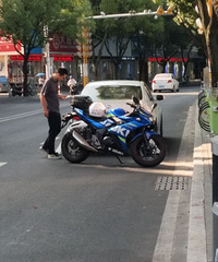 ������ײ Ħ�г��������Ǹ���