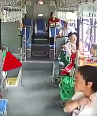 Ů���ú����ڹ�����������,˾����ֹȴ��ŭ��