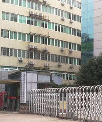 男童小区被狗咬死亡家人悲痛欲绝,法院判狗主人和物业等赔偿78万