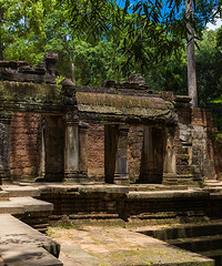 ������ʷ֮�䣬��֤��Ȩ��˥��������