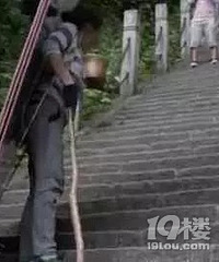 夫妻为招上门女婿,送一套新房和一辆车,竟跑去做这个!