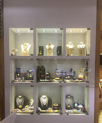 ���۴����У�����