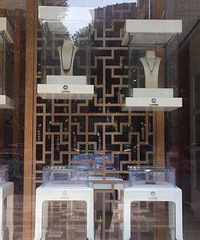 ���۴����У�����