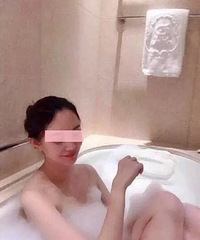 �����г�������Ů������δ�߶�ɫ�գ�Ů�����ѱ���