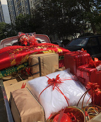 自己的婚礼 完全来不及拍照 去朋友圈偷了图