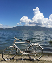 大理洱海 水天一色 都是那么蓝