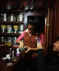 在中国松茸之乡 吃午餐 据说松茸抗癌很厉害